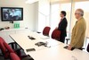 Foto: I�igo Urkullu ha estado acompa�ado en todo momento durante su visita por el responsable de la planta