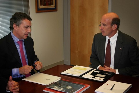 Foto: El Presidente del EBB de EAJ-PNV, I�igo Urkullu, con el Secretario de Desarrollo del Gobierno de Pen