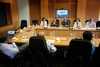 Foto: Reuni�n de la delegaci�n de Think Gaur con los representantes de la Escuela de Negocios Indian Schoo