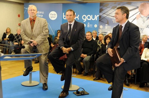 Foto: El lehendakari Juan Jos� Ibarretxe participa en el encuentro 