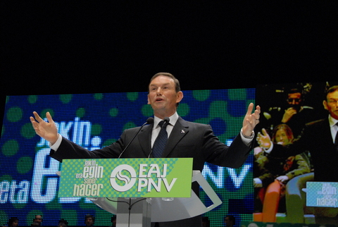 Foto: El Lehendakari Ibarretxe interviene en el acto 
