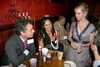 V�deo: Cena debate en apoyo a Obama